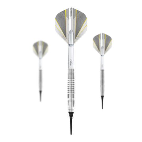 Das Bild zeigt drei Softdarts des Modells "Red Dragon Seren 4 Pure Softdarts - 20g". Die Darts sind silbern mit weißen und gelben Flights sowie schwarzen Spitzen.