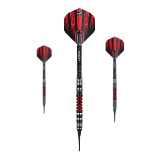 Měkké šipky Winmau Joe Cullen Das Bild zeigt drei Winmau Joe Cullen Softdarts mit roten und schwarzen Flights. Die Darts haben einen silbernen Schaft mit roten Akzenten und eine schwarze Spitze.