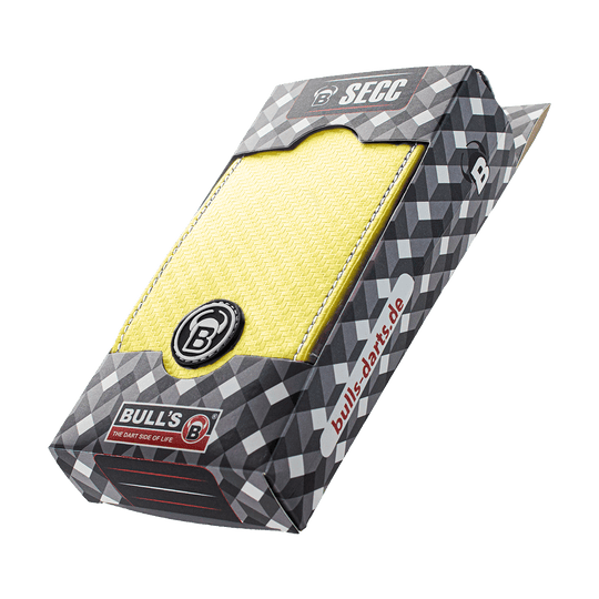 66348_Bulls_SECC_Dartcase_Yellow_4 Das Bild zeigt das Produkt "Bulls SECC Dartcase" in einer auffälligen gelben Farbe. Die Verpackung ist schwarz-grau gemustert und zeigt deutlich das Bulls-Logo.