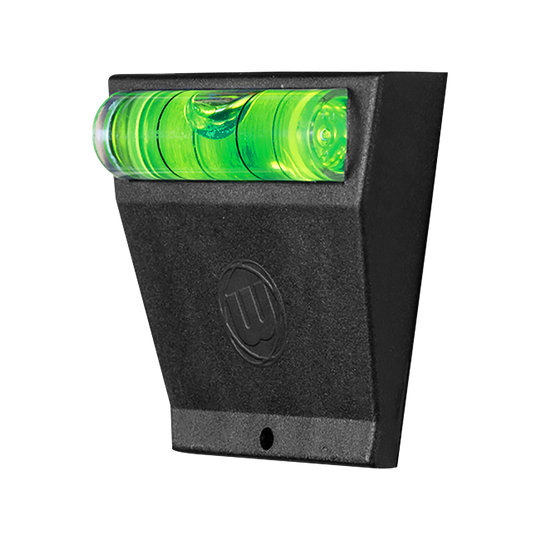 Winmau_Spirit_Master_Wasserwaage_1dFiLOMhff63Jh Das Bild zeigt die Winmau Spirit Master Wasserwaage. Sie ist ein kompaktes Messgerät aus schwarzem Kunststoff mit einer grünen Libelle.