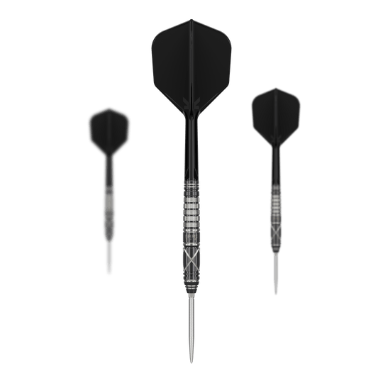 Ocelové šipky Target Japan Black Marque Chaos 2 SP Das Bild zeigt drei schwarze Steeldarts des Produkts „Target Japan Black Marque Chaos 2 SP“. Die Darts haben silberne Spitzen und ein gerilltes Griffstück.