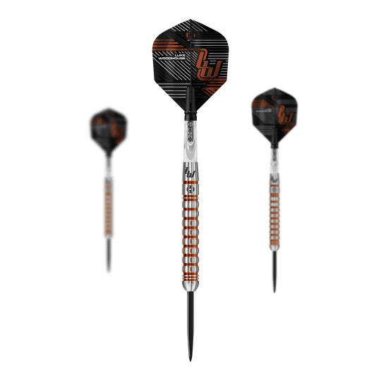 Ocelové šipky Harrow's Luke Woodhouse Series 2 Das Bild zeigt drei Steeldarts aus der Serie "Harrows Luke Woodhouse Series 2". Die Darts haben ein auffälliges Design mit silbernen und orangenen Ringen sowie schwarzen Flights.