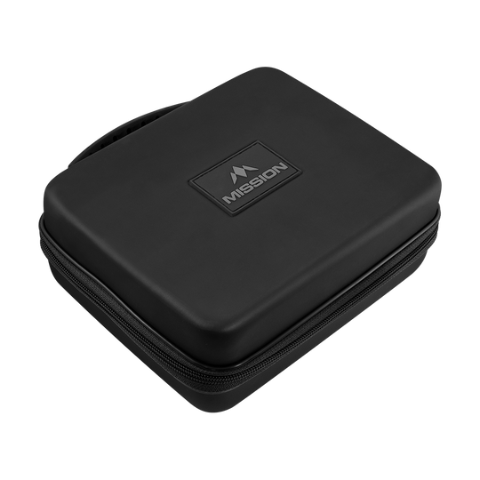 Ein schwarzes Dart-Wallet ist auf dem Bild zu sehen. Es handelt sich um das Modell Mission Luxor.