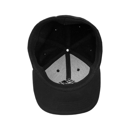DTRS_CBK_Sport1_DRTS-_Kollektion_Cap_schwarz_5 Dies ist eine schwarze Kappe aus der SPORT1 DRTS. Kollektion. Das Bild zeigt die Kappe von innen.