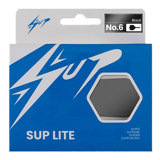 Systém letových šachet Caliburn SUP Lite No6 Die Abbildung zeigt die Verpackung des Produkts "Caliburn SUP Lite No6 Flight-Shaft-System". Die Verpackung ist überwiegend blau und weiß und enthält ein Sichtfenster, durch das das Produkt teilweise zu sehen ist.