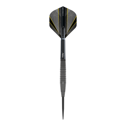 Dieses Bild zeigt den "Red Dragon Seren 4 Onyx Steeldart". Der Dartpfeil ist schwarz mit gelben Akzenten und hat ein modernes, geriffeltes Design.