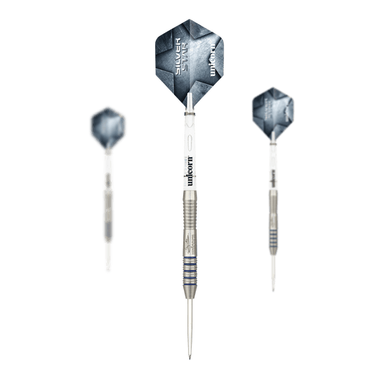 Ocelové šipky Unicorn Silver Star Var.3 Gary Anderson Zu sehen ist ein Set der Unicorn Silver Star Var.3 Gary Anderson Steeldarts. Die Darts liegen komplett nebeneinander und sind gut sichtbar.