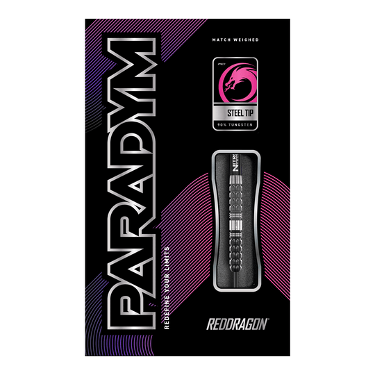 Šipky Red Dragon Paradym Tapered Steel Die Abbildung zeigt die Verpackung der "Red Dragon Paradym Tapered Steeldarts". Auf der Packung sind die Begriffe "Steel Tip", "90% Tungsten" und das Red Dragon Logo zu sehen.