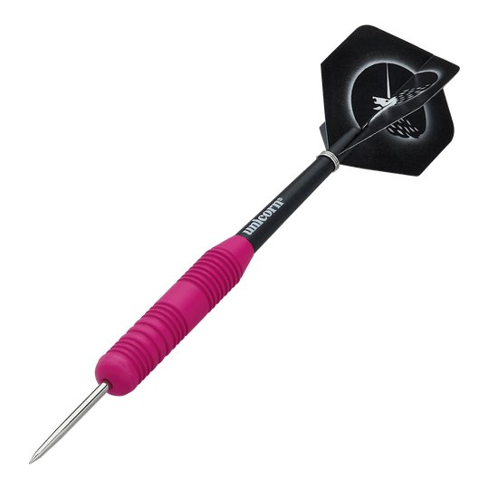 Šipky Unicorn Core Plus pogumované růžové ocelové Das Bild zeigt einen Unicorn Core Plus Steeldart mit einem pinken, gummierten Griff. Der Dart hat eine schwarze Spitze und einen schwarzen Flight mit weißem Muster.