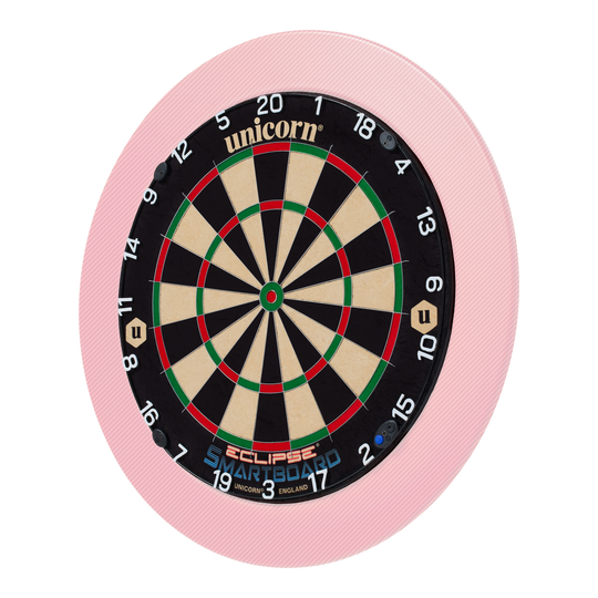 Ocelový terč Unicorn Eclipse Smartboard Das Bild zeigt eine Unicorn Eclipse Smartboard Steeldartscheibe mit einem pinken Schutzring. Die Dartscheibe hat klare Zahlen und farbige Segmente für das Dartspiel.