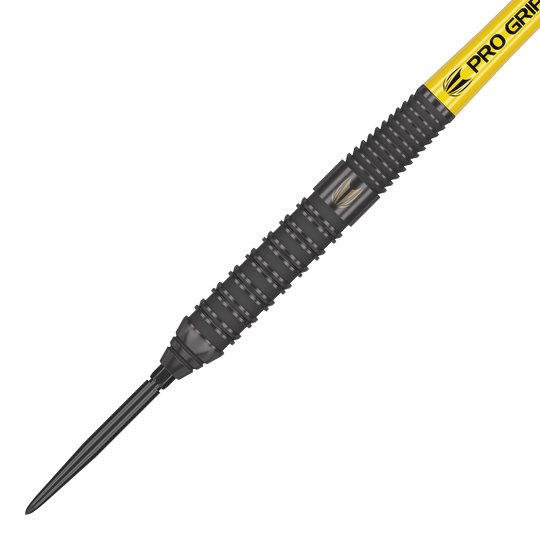 Ocelové šipky Target Bolide Void 02 Swiss Point Das Bild zeigt den Target Bolide Void 02 Swiss Point Steeldart. Der Dart hat ein schwarzes Griffstück mit feinen Rillen und einer gelben „Pro Grip“-Beschriftung am Schaft.