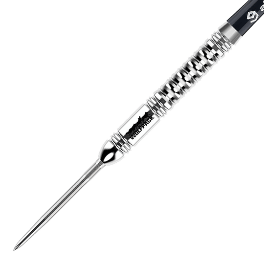 Das Bild zeigt einen Caliburn Wolfpack W1 Steeldart mit einem Gewicht von 23,5g. Der Dart hat ein silbernes, geriffeltes Design und ist mit dem Schriftzug "WOLFPACK" versehen.