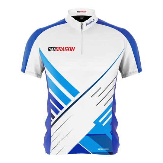 Tričko Red Dragon Luke Humphries s limitovanou edicí šiltovek Das Bild zeigt das Red Dragon Luke Humphries Limited Edition Dartshirt. Es handelt sich um ein limitiertes Darttrikot von Luke Humphries.