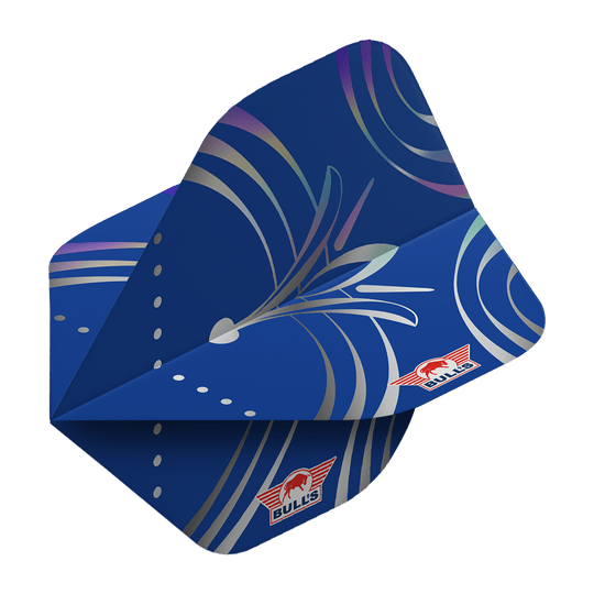 Standardní letky Bulls NL Series 100 Silvian No2 Das Bild zeigt einen blauen Dartflug mit silbernen Linien und Mustern. In der Ecke ist das rote Bulls NL-Logo zu sehen.