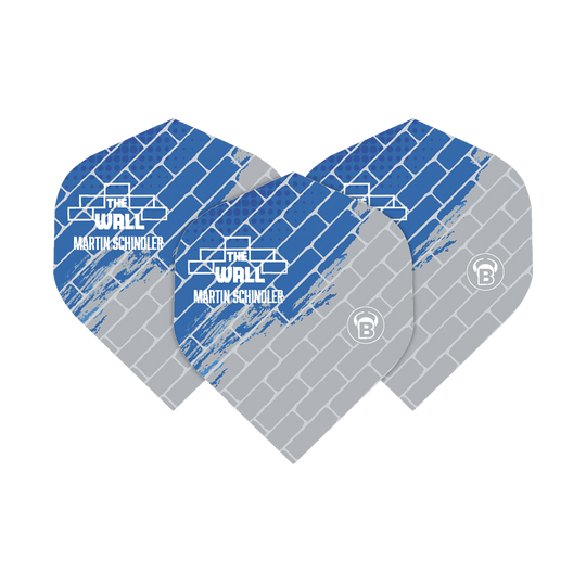 Standardní letky Bulls Metrixx Martin Schindler Blue Gray No2 Das Bild zeigt drei Dartflights in Blau und Grau mit einem Ziegelmuster. Auf den Flights steht "The Wall Martin Schindler" in weißer Schrift.