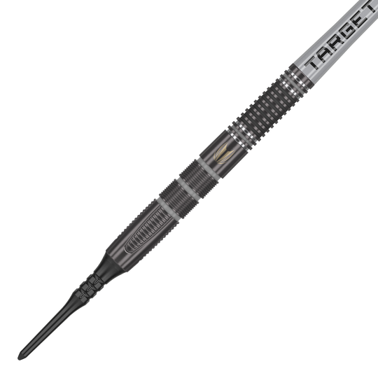 Měkké šipky Target Nathan Aspinall X Echo - 18g Das Bild zeigt einen Target Nathan Aspinall X Echo Softdart mit einem Gewicht von 18g. Der Dart ist schwarz und silber und hat das Wort "TARGET" auf dem Flight stehen.