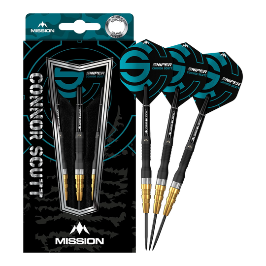 Das Bild zeigt die "Mission Connor Scutt Sniper Black Gold Steeldarts" mit drei Darts und ihrer Verpackung. Die Darts sind schwarz-gold und haben blaue Flights mit dem Namen des Produkts.