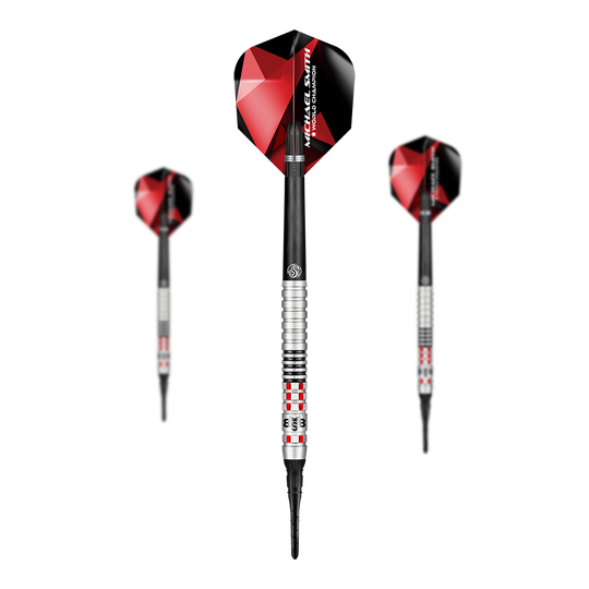 Šipky Shot Michael Smith Achieve Soft Das Bild zeigt drei Softdarts mit roten und schwarzen Flights. Die Darts haben silberne und schwarze Griffe mit roten Akzenten.