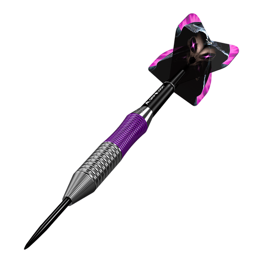 Šipky Mission Phantom Brass Steel - 22g Dies ist ein Mission Phantom Brass Steeldart mit einem Gewicht von 22 Gramm. Der Dart hat ein metallisches Griffstück mit lila Akzenten und einen auffälligen Flight mit einem schwarzen und lila Design.