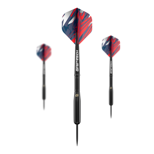 Das Bild zeigt drei Steeldarts mit schwarzen Schäften und farbigen Flights in Rot, Blau und Weiß. In der Mitte ist die Aufschrift "GRIP-TECH" auf dem Schaft des Darts zu sehen.