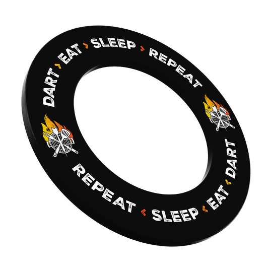 Obklopující terč McDart - Dart Eat Sleep Repeat Dieses Bild zeigt MSF-I1_McDart_Dartboard_Surround_Dart_Eat_Sleep_Repeat_Schwarz_1. Es stellt die Form und Gestaltung des Produkts dar.
