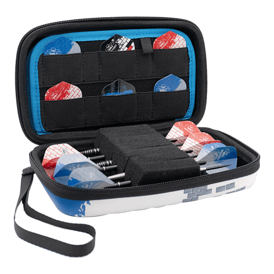 Pouzdro na šipky Bulls Orbis XL Martin Schindler Das Bild zeigt das Bulls Orbis XL Martin Schindler Dartcase, das geöffnet ist. Im Inneren sind mehrere Darts und Ersatz-Flights ordentlich verstaut.