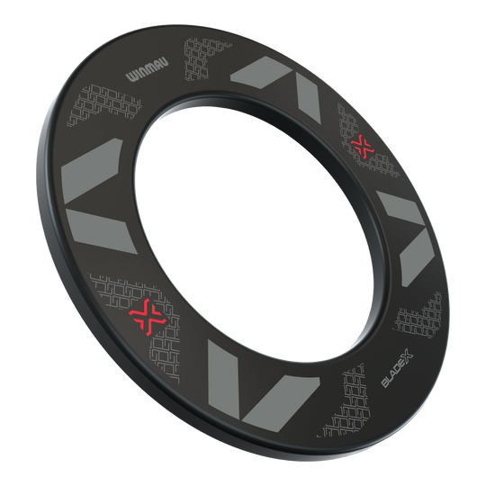 Das Bild zeigt das Produkt Winmau Blade X Dartboard Surround. Es handelt sich um einen schwarzen Dartboard-Surround zur Abdeckung und zum Schutz der Wand.