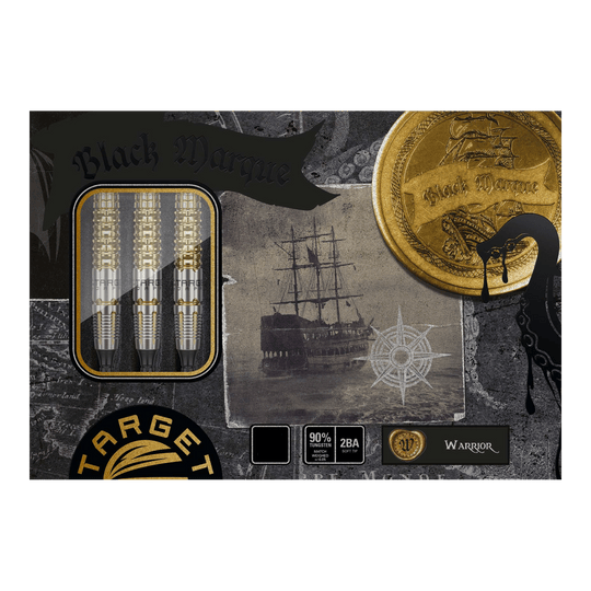 Měkké šipky Target Japan Black Marque Warrior - 18,5 g Das Bild zeigt die Verpackung der "Target Japan Black Marque Warrior Softdarts - 18,5g". Auf der Schachtel sind die Darts, ein Segelschiff und eine goldene Münze abgebildet.