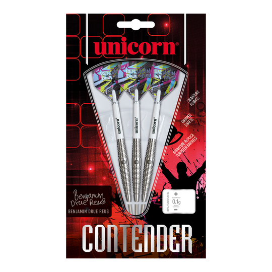 Das Bild zeigt eine Packung Unicorn Contender Benjamin Drue Reus Steeldarts mit einem Gewicht von 24 Gramm. Die Verpackung enthält drei Darts mit signierten Flights und silbernen Schäften.