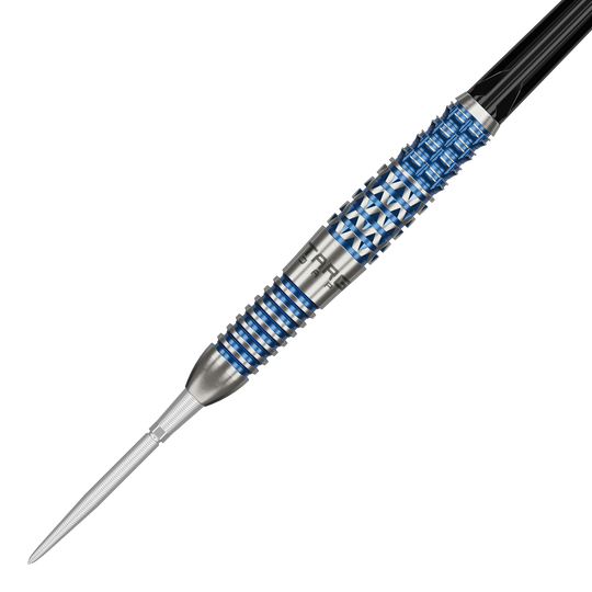 Dies ist ein Steeldart der Marke Target Japan, Modell Toru Suzuki Sereno GEN2 Swiss Point. Der Dart hat ein auffälliges silber-blaues Design mit einer strukturierten Griffzone.