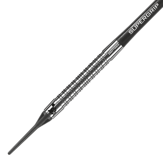 HA11810-Harrows-Supergrip-90-Softdarts-2 Das Bild zeigt einen Harrows Supergrip 90% Softdart. Der Dartpfeil hat einen silbernen, gerillten Schaft und eine schwarze Spitze.