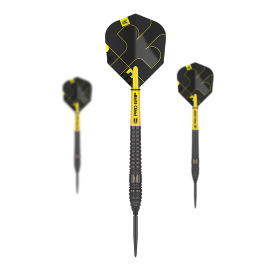 Ocelové šipky Target Bolide Void 03 Swiss Point Das Bild zeigt drei Steeldarts des Produkts "Target Bolide Void 03 Swiss Point". Die Darts sind schwarz-gelb und haben den Schriftzug "Pro Grip" auf dem Schaft.