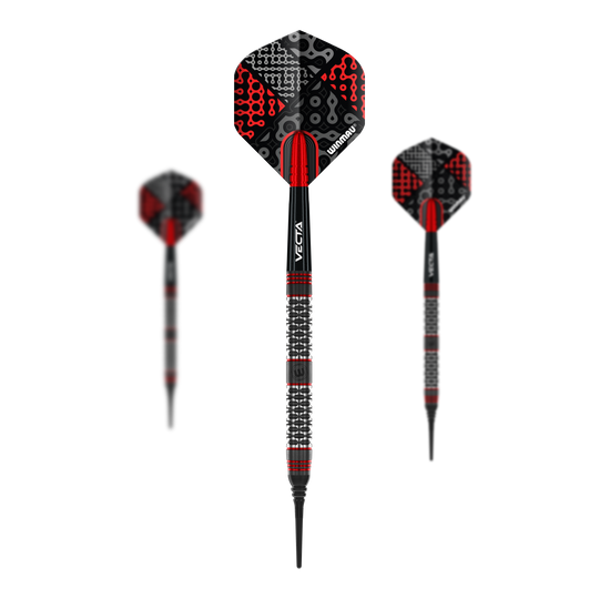 Šipky Winmau Cypher Softdarts - 20g Das Bild zeigt drei Winmau Cypher Softdarts mit einem Gewicht von 20 Gramm. Die Darts haben ein auffälliges Design in Schwarz und Rot mit strukturiertem Griff.