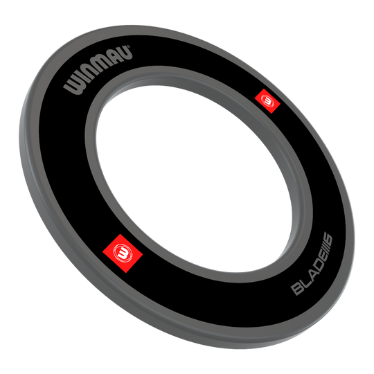 Dies ist das Winmau Pro-Line 1.0 Dartboard Surround in Schwarz. Es schützt die Wand rund um das Dartboard vor beschädigten Pfeilen.