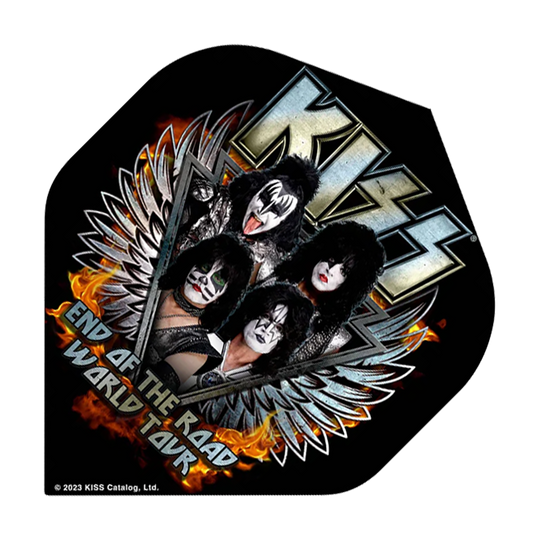Mission Kiss End Of The Road No2 Standard Flights Das Bild zeigt ein Dart-Flight mit dem Motiv der Band KISS und dem Schriftzug "End of the Road World Tour". Im Hintergrund sind Flammen und silberne Flügel zu sehen.
