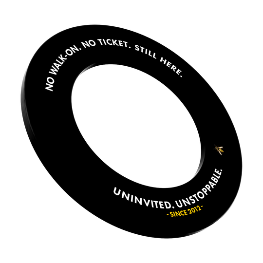 Obložení terče Wasp v McDart Arena Das Bild zeigt das McDart Arena Wespe Dartboard Surround. Es ist ein Dartboard-Zubehör zur professionellen Umgebung des Dartboards.