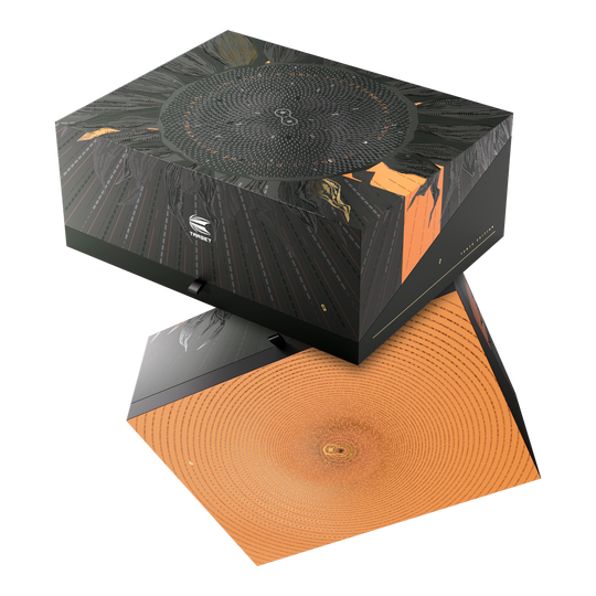 Die Abbildung zeigt die Verpackung der "Target Elysian 10 Limited Edition Softdarts - 20g". Die Schachtel ist aufwendig gestaltet und kombiniert schwarze und orangefarbene Muster.