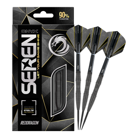 Das Bild zeigt die Red Dragon Seren 3 Onyx Steeldarts mit einer schwarzen Verpackung. Drei schwarze Steeldarts mit modernen Flights sind neben der Verpackung abgebildet.