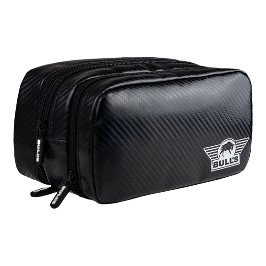 Zu sehen ist das Bulls NL Carbon Wallet. Diese elegante Brieftasche wurde speziell für Dartspieler entworfen.