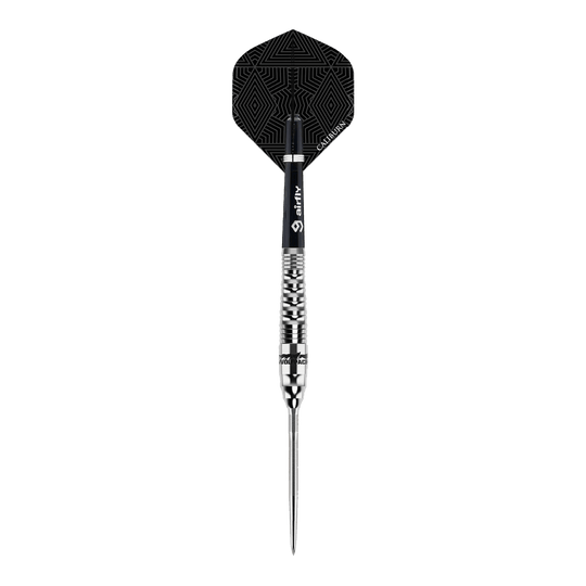 Caliburn Wolfpack W3 Steeldarts - 21g Auf dem Bild ist der Caliburn Wolfpack W3 Steeldart mit einem Gewicht von 21g zu sehen. Der Dartpfeil hat ein silbernes, strukturiertes Barrel und eine schwarz gemusterte Flight.