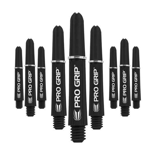 Target Pro Grip Shafts - 3 sady - Black Das Bild zeigt neun schwarze Dartschäfte mit der Aufschrift "PRO GRIP". Die Schäfte sind in drei 3er-Sets nebeneinander angeordnet.