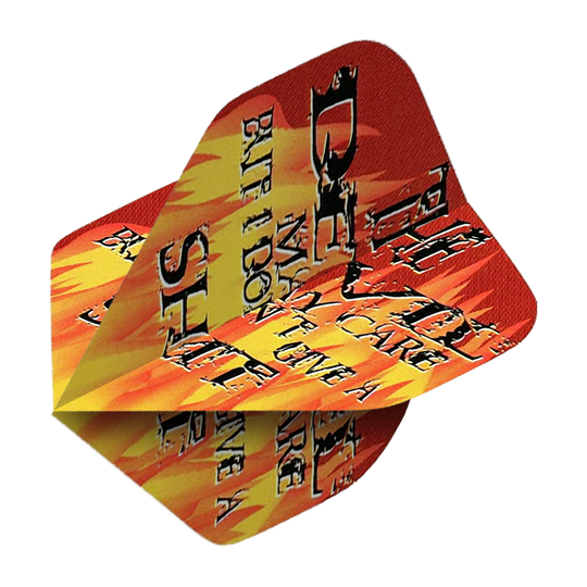 Lety do pětiboje Ďábel se může starat Das Bild zeigt ein Dart-Flight namens "Pentathlon The Devil May Care No2 Standard Flights". Das Design ist in Rot und Gelb gehalten und zeigt auffällige Schriftzüge sowie Flammenmotive.