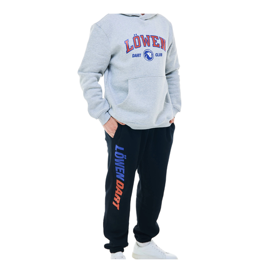 Tepláky Lion Collection Hier ist die Löwen Kollektion Jogger zu sehen. Die Hose eignet sich ideal zum Entspannen und für sportliche Aktivitäten.