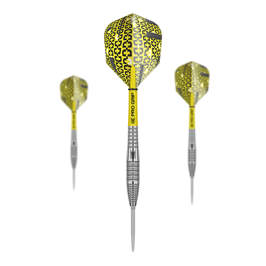 Ocelové šipky Target Bolide 05 Swiss Point Das Bild zeigt drei Target Bolide 05 Swiss Point Steeldarts mit gelben Flights und silbernen Spitzen. Die Darts haben auffällige Pro Grip Schäfte und ein modernes Design.