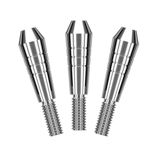 200480_Target_Power_Titanium_Shaft_Ersatztops_Silber_1 Das Bild zeigt drei silberne Ersatzspitzen für Dartschäfte aus Titan. Sie sind glänzend und haben ein Schraubgewinde am unteren Ende.