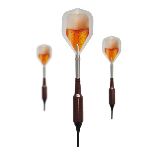 Abgebildet ist ein Set McDart Prost Bierflaschen Softdarts mit 100 Softdartspitzen, 16,5 g. Diese Softdarts haben die Form einer Bierflasche und eignen sich ideal als Geschenk.