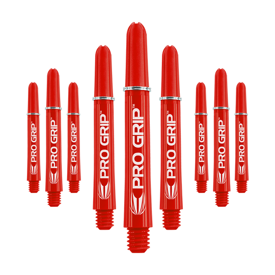 Target Pro Grip Shafts – 3 sady – červená Das Bild zeigt mehrere rote Dartschäfte mit der Aufschrift "PRO GRIP". Die Schäfte sind in einer symmetrischen Anordnung dargestellt und heben sich deutlich vom Hintergrund ab.
