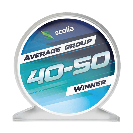 Trofej Scolia z akrylového skla - vítěz Acrylglaspokal mit der Aufschrift 'Average 40-50' ist abgebildet. Der Pokal hat eine klare, rechteckige Form.