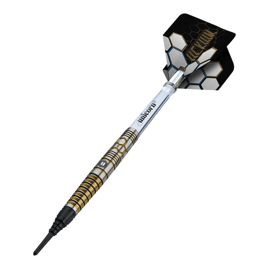 Měkké šipky Unicorn Hexium Style 03 zlaté a černé - 23g Auf diesem Bild sind Unicorn Hexium Style 03 Gold & Black Softdarts, 23g, dargestellt. Die Pfeile kombinieren goldene und schwarze Elemente im Design.