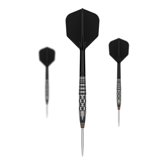 Ocelové šipky Target Japan Black Marque Dancing Duck GEN 4 Das Bild zeigt drei schwarze Steeldarts des Modells "Target Japan Black Marque Dancing Duck GEN 4". Die Darts haben silberne Spitzen und geriffelte Griffbereiche für bessere Kontrolle.